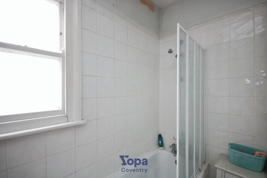 B683c5ef-Family 20Bathroom 202.JPG