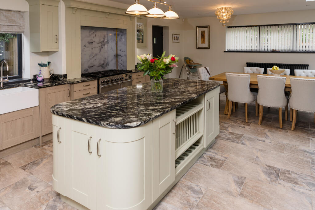 2025-08-07 WALKER &amp; LEWIS-CEFN-10