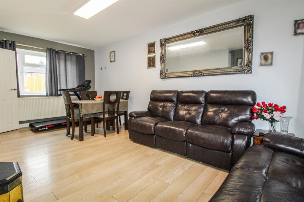 Living room 1.jpg