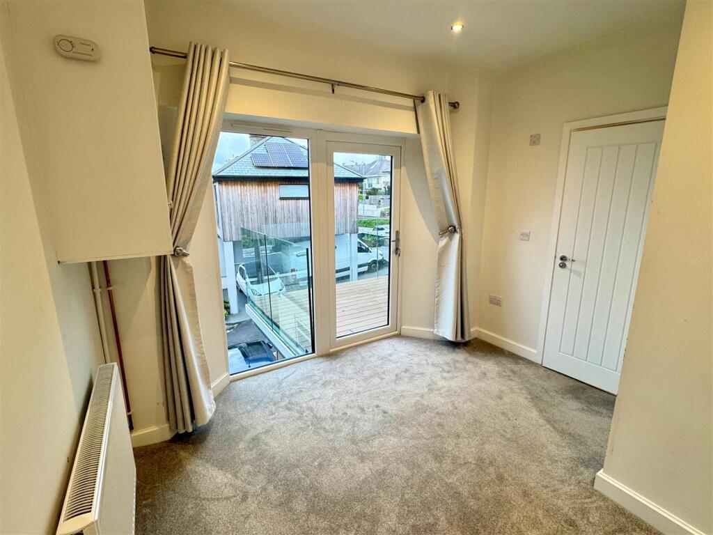 18 St Georges Road Bedroom