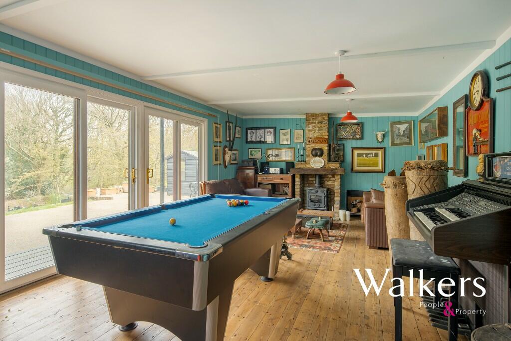 Summerhouse/Games Rm