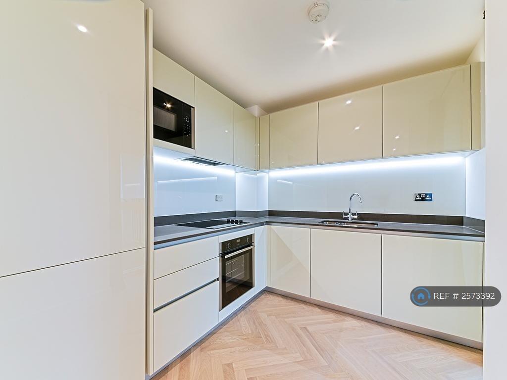Fully Equipped Kitchen With Integrated Appliances