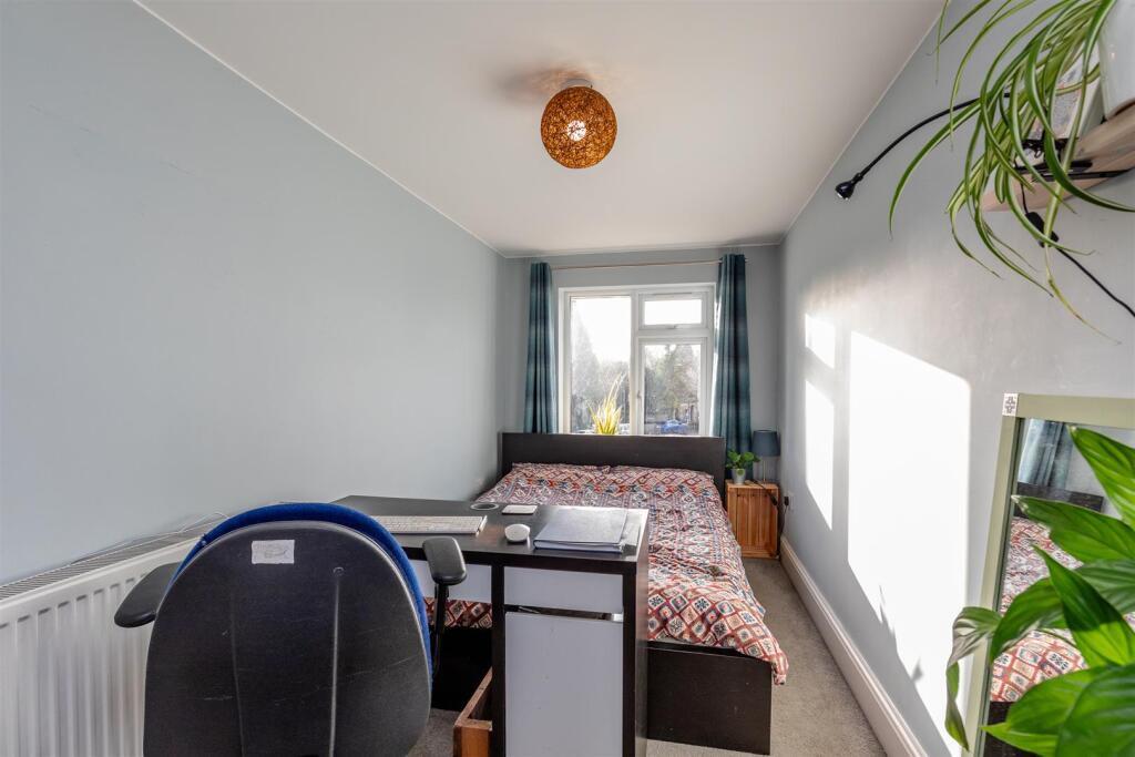 Canford Lane, Westbury on Trym Bed 4.jpg