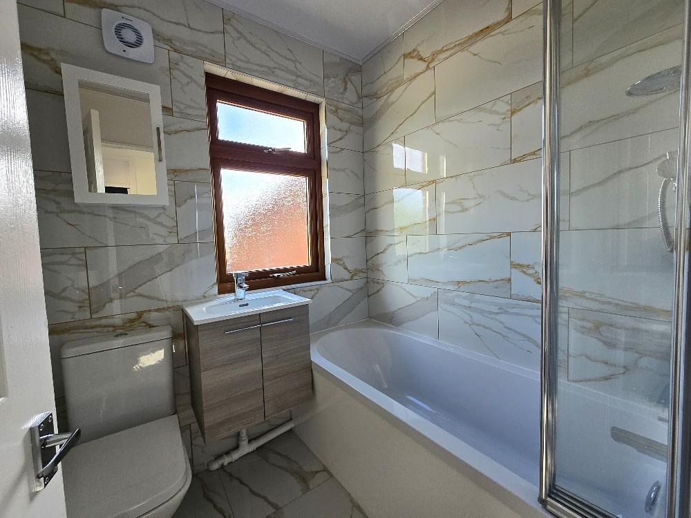 Sewall Highway, Wyken - Bathroom