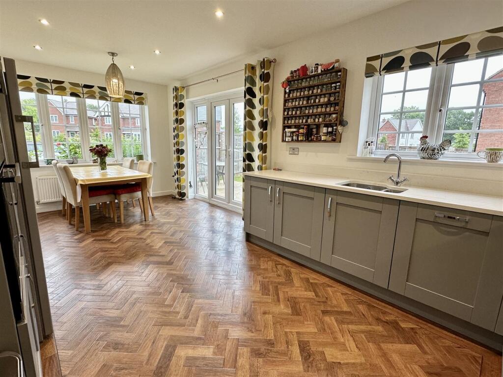 dining/kitchen