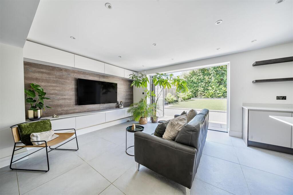 Open Plan Kitchen/Diner/Morning Room: