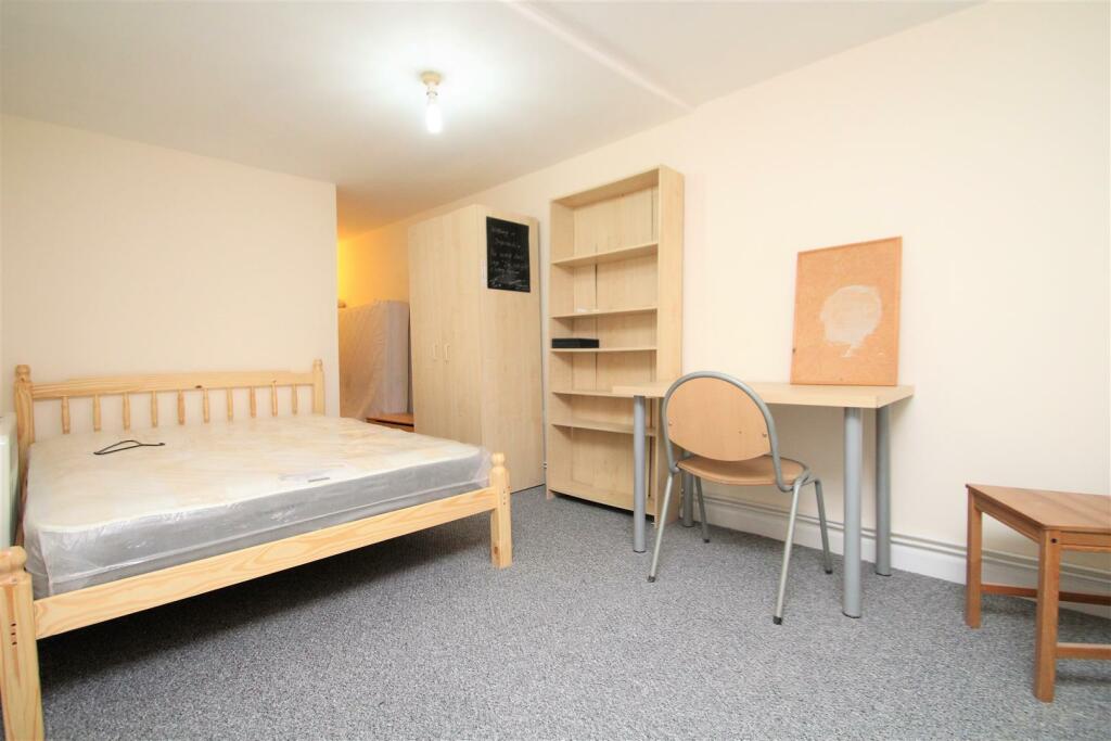 Bedroom 2.JPG