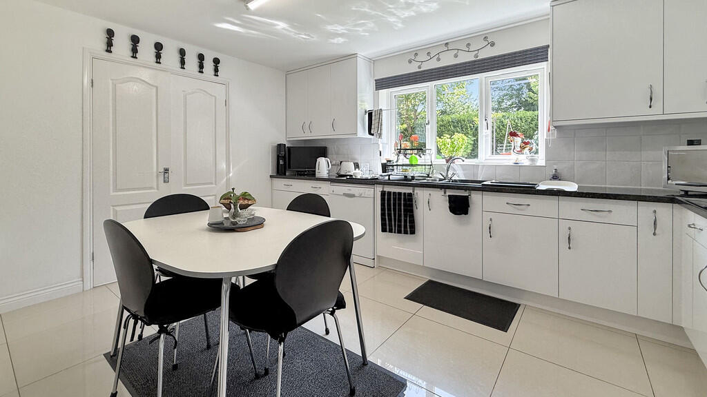 Kitchen/breakfast...