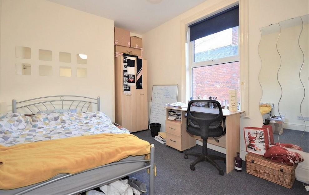 47-broomgrove-rd-bedroom-3.990x0.jpg