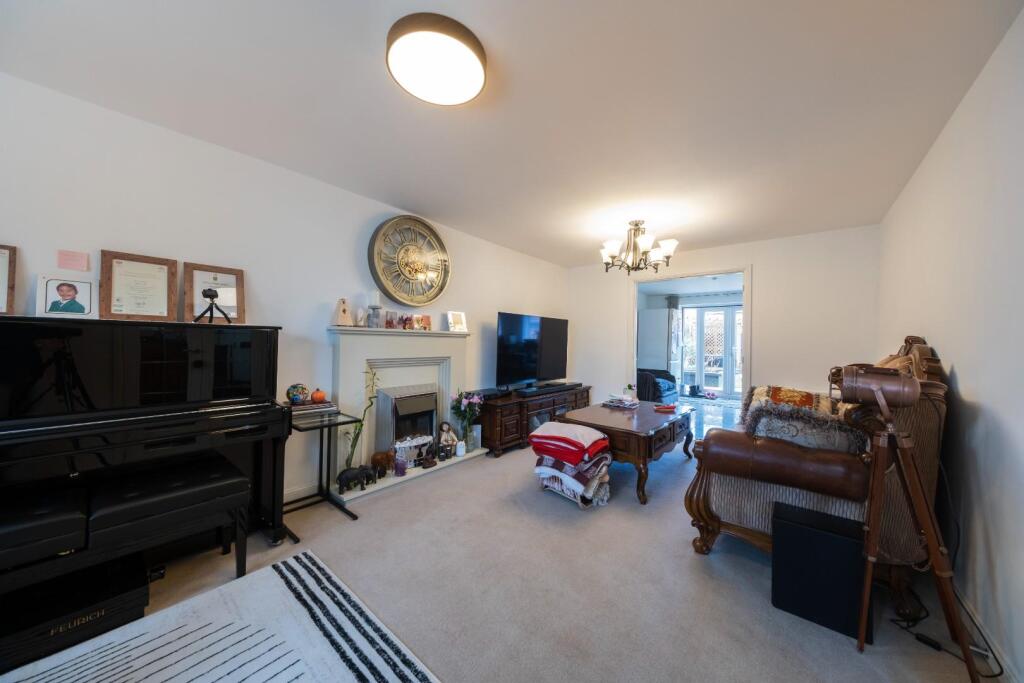 15 Holcroft Drive-011.JPG