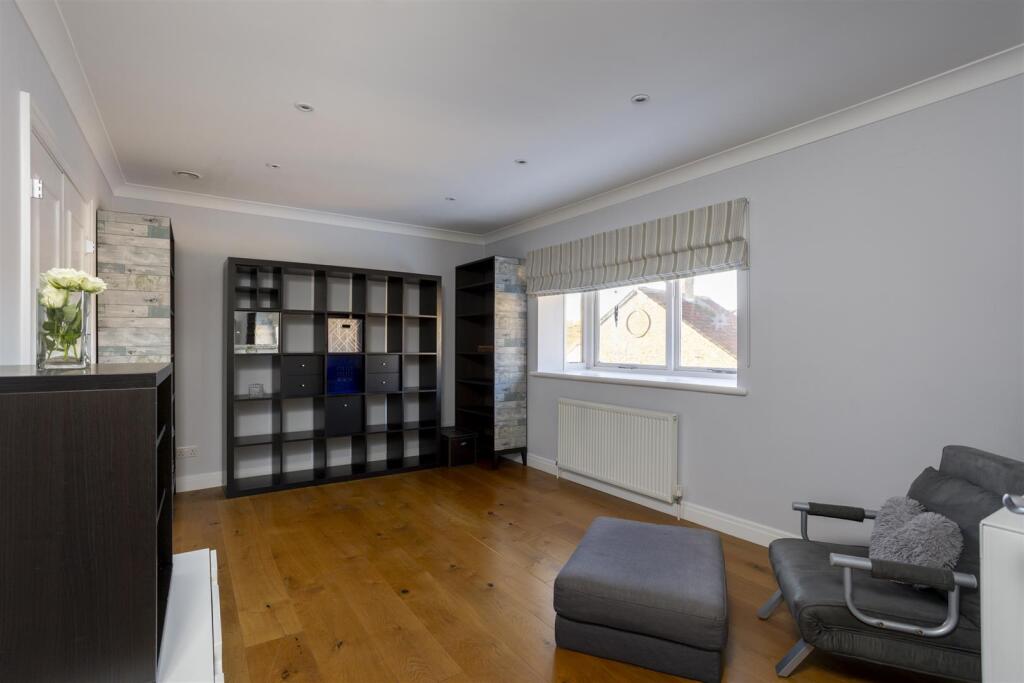 9_Bollens_Court_5.jpg