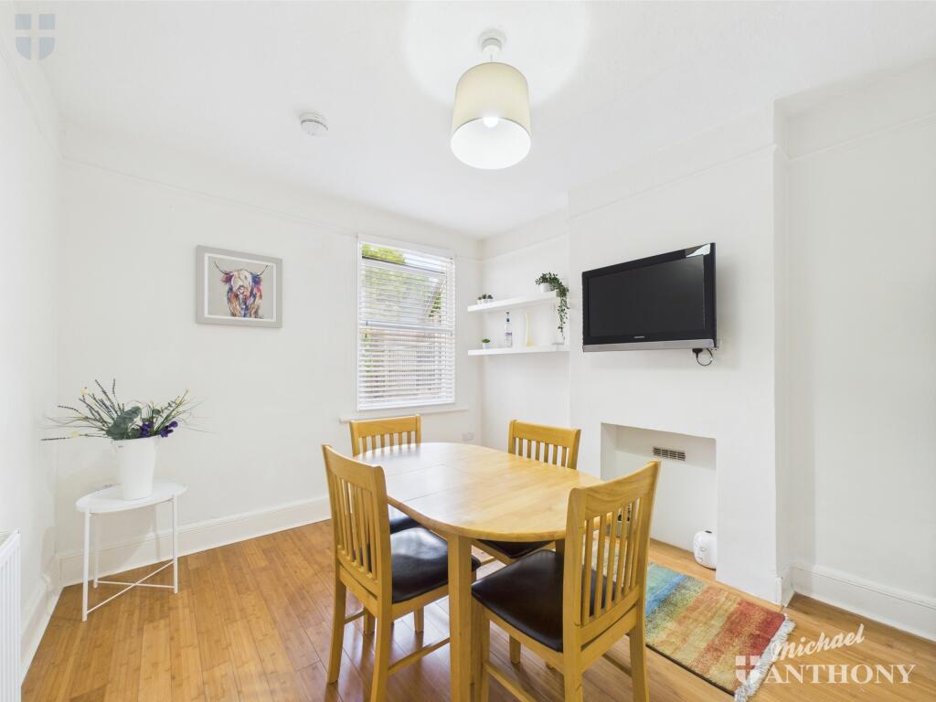 CAM03218G0-PR0638-STILL010