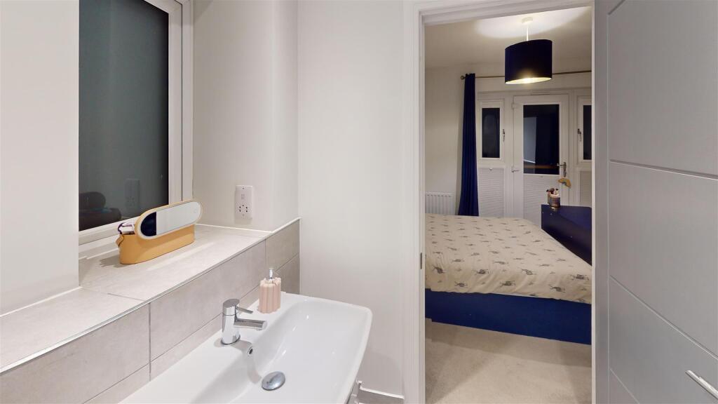 Gordons-Way-Bathroom.jpg