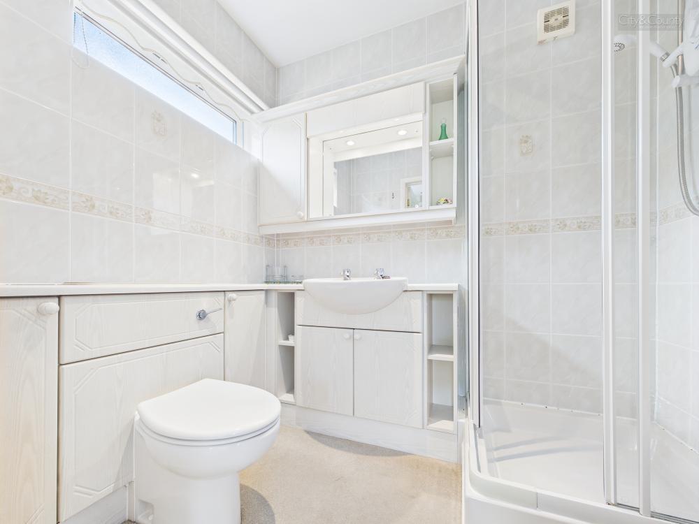 En-Suite To Master Bedroom
