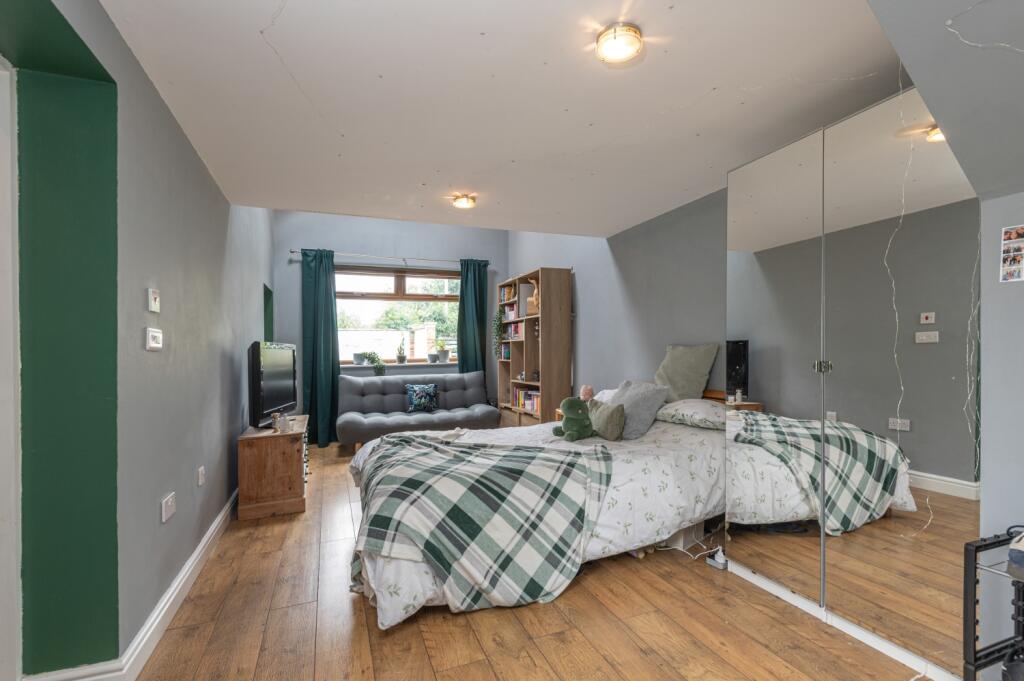 The Annex - Bedroom five 