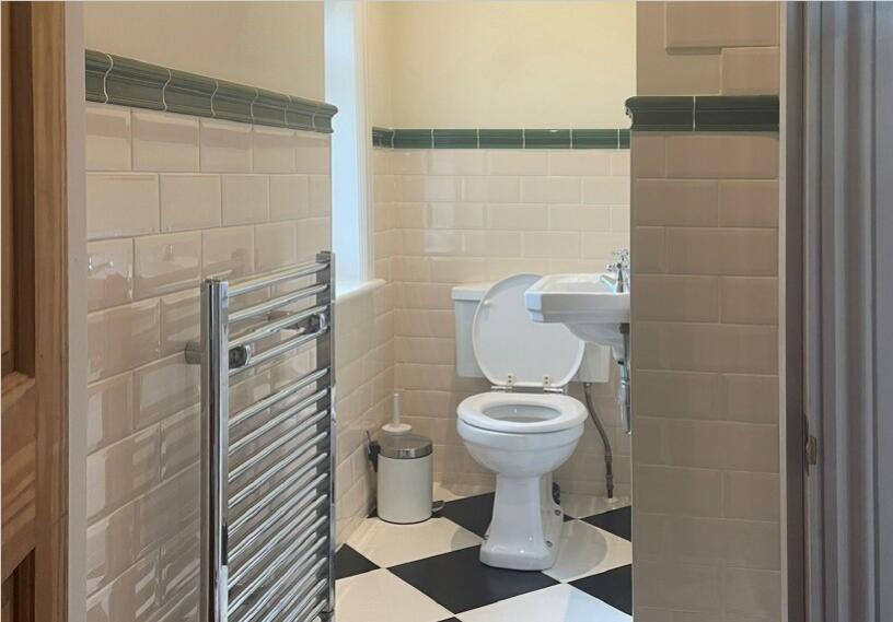 North East Bedroom en suite