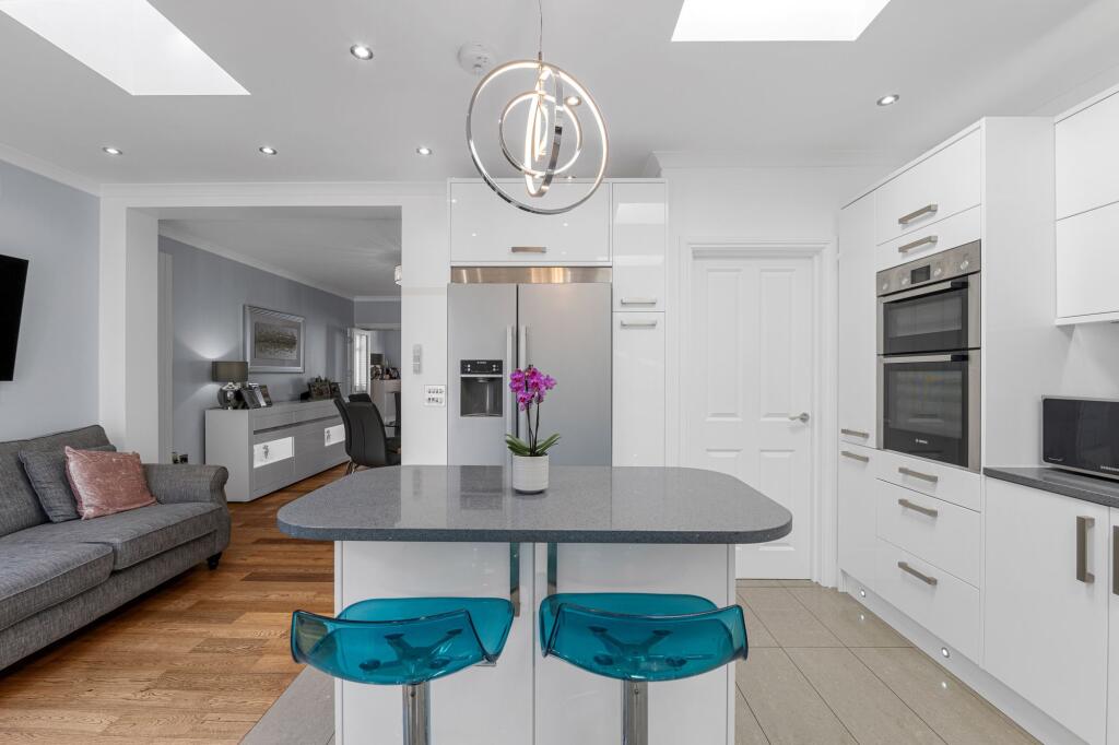 Kitchen-Breakfast Area