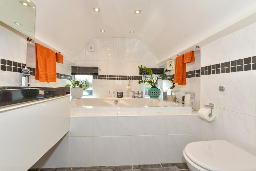 En-Suite Bathroom