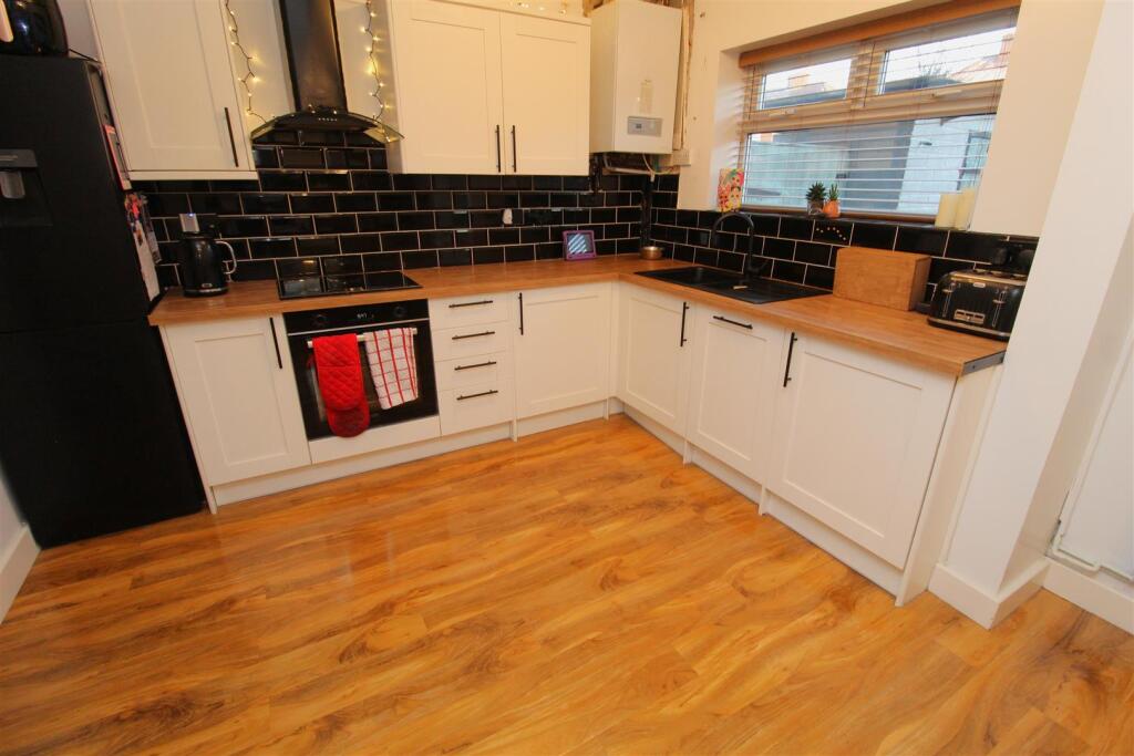 Kitchen3.JPG