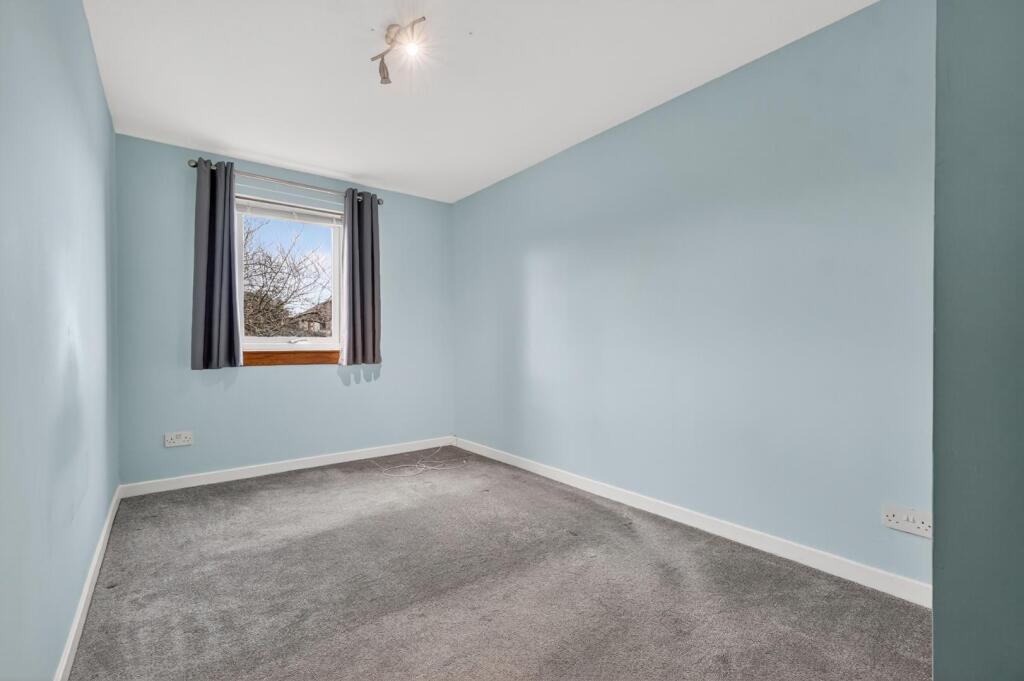 2 woodbank gardens, largs _10.jpg