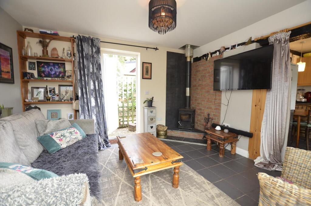 Robin Cottage  Lounge.jpg