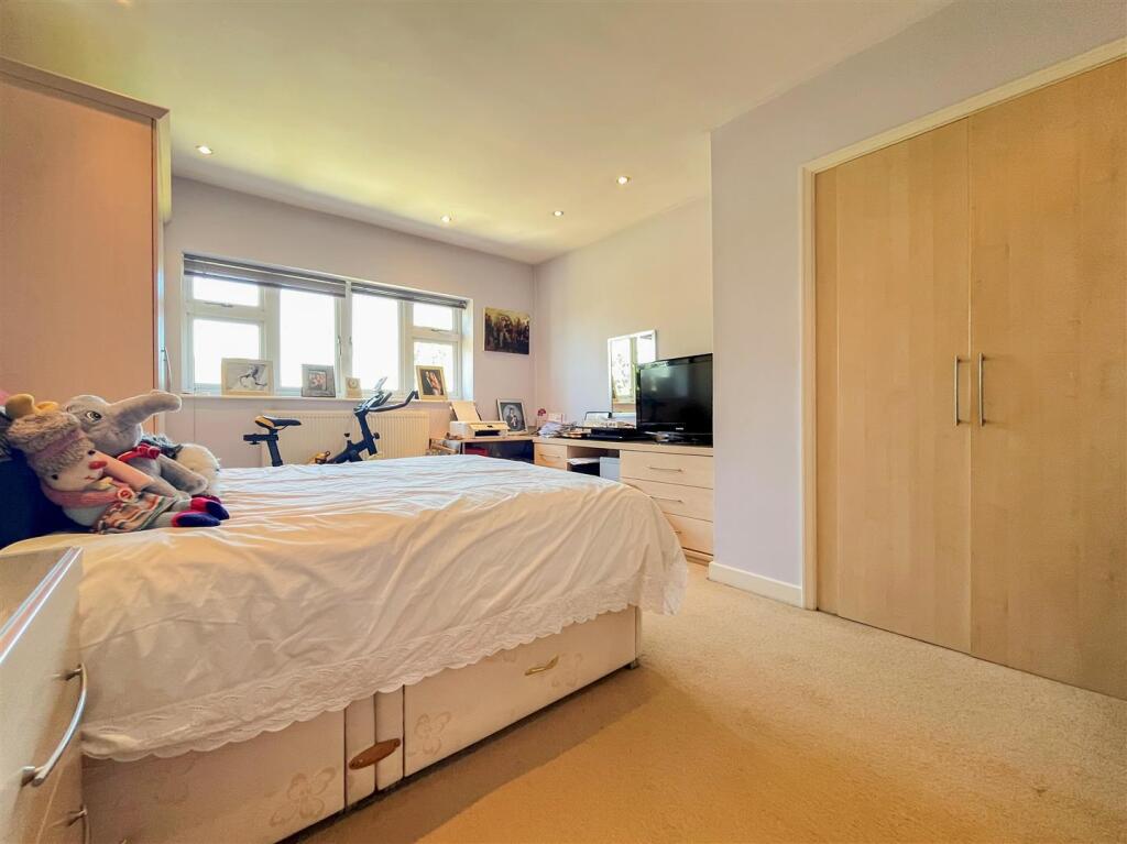 bed 3.jpg