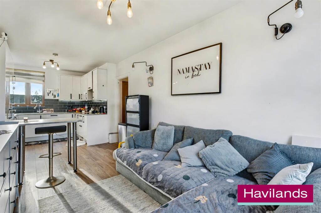 Karyatis Court EN1 1FG-8.jpg