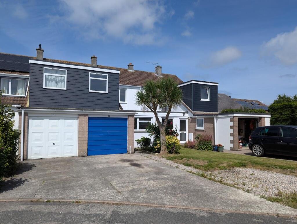 39 Quintrell Close Driveway