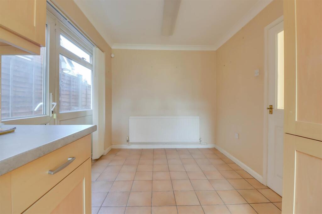 18 HIGHCLIFFE WAY 2025-9.jpg