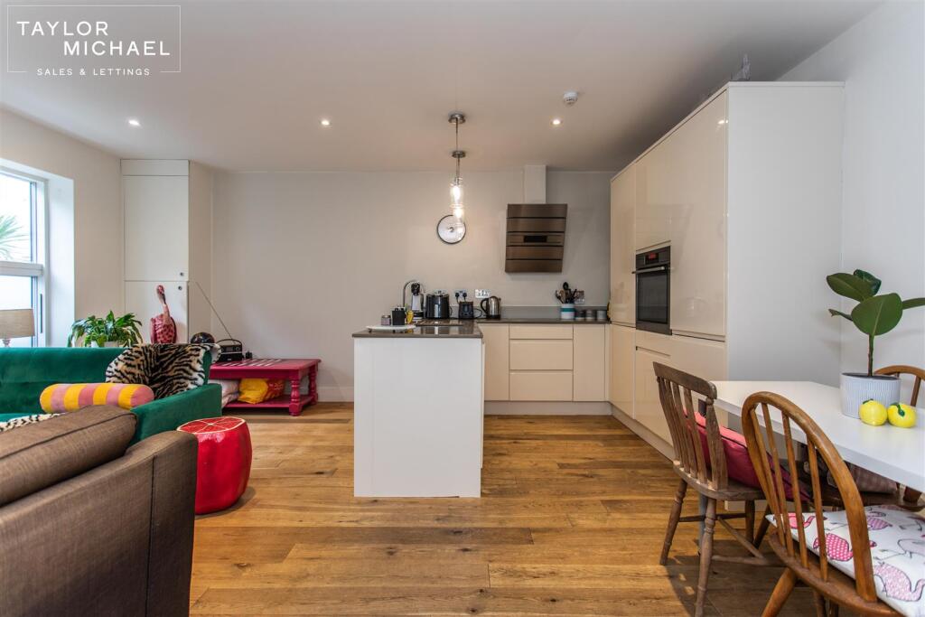 Kitchen / Living Room