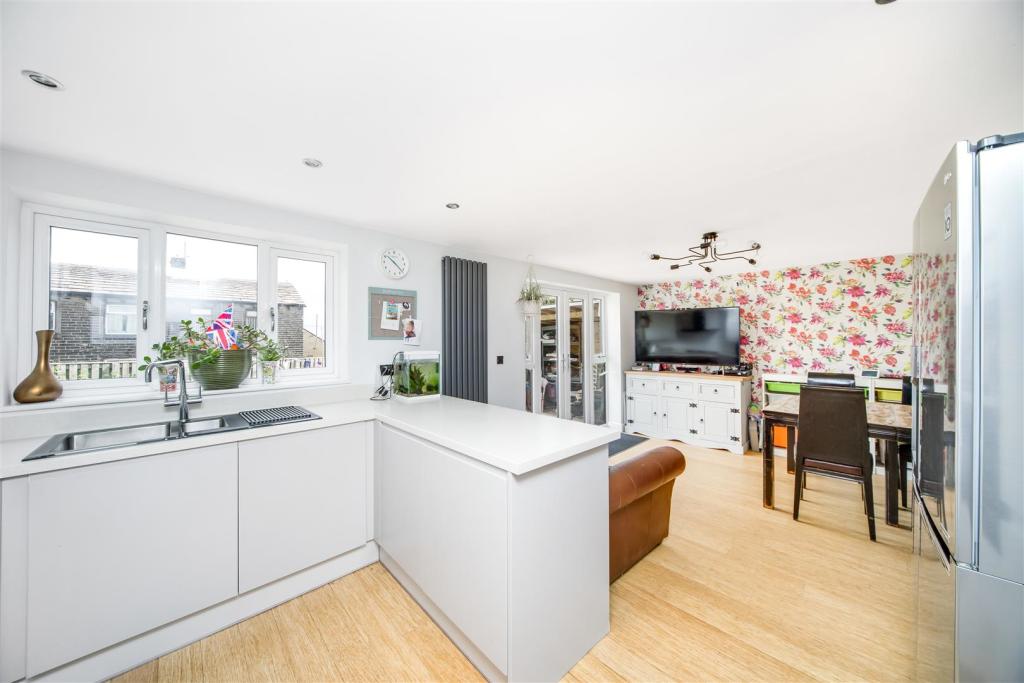 OPEN PLAN DINING KITCHEN