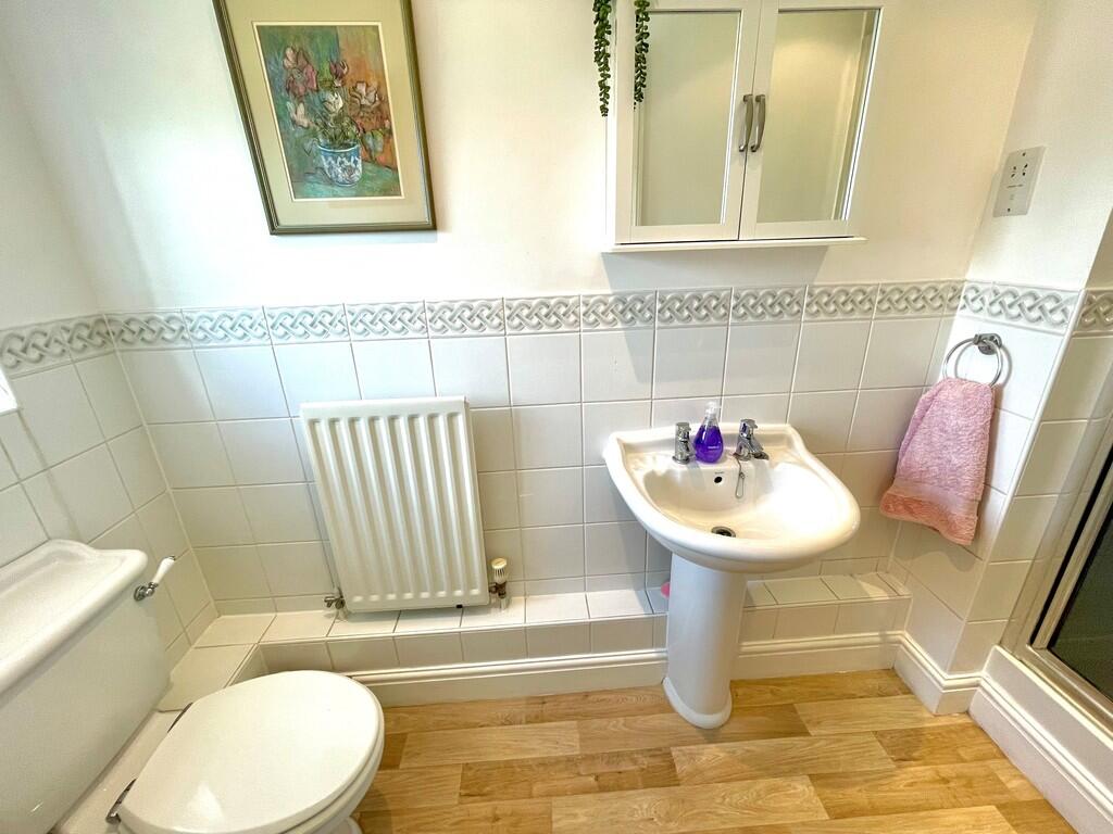 5 Cleeves Way En ...