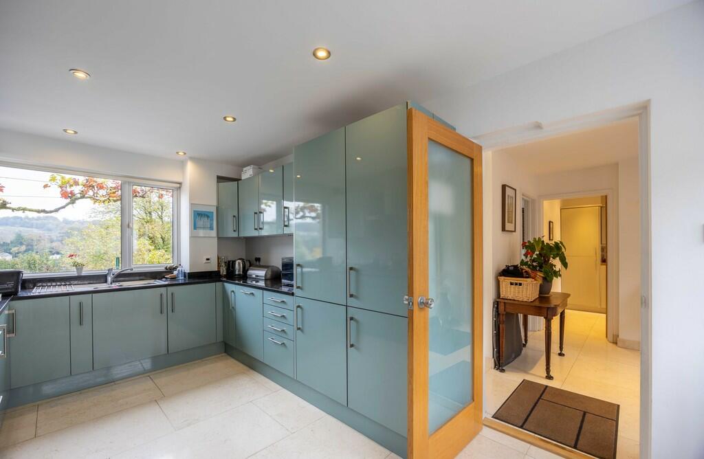 Kitchen/Breakfast...