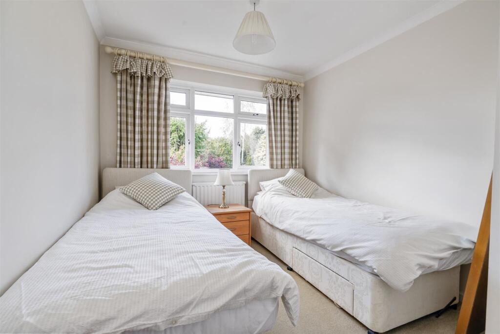 2 Oaken Drive_12.jpg