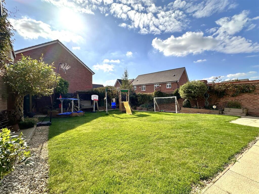 Lovely Landscaped Garden 511