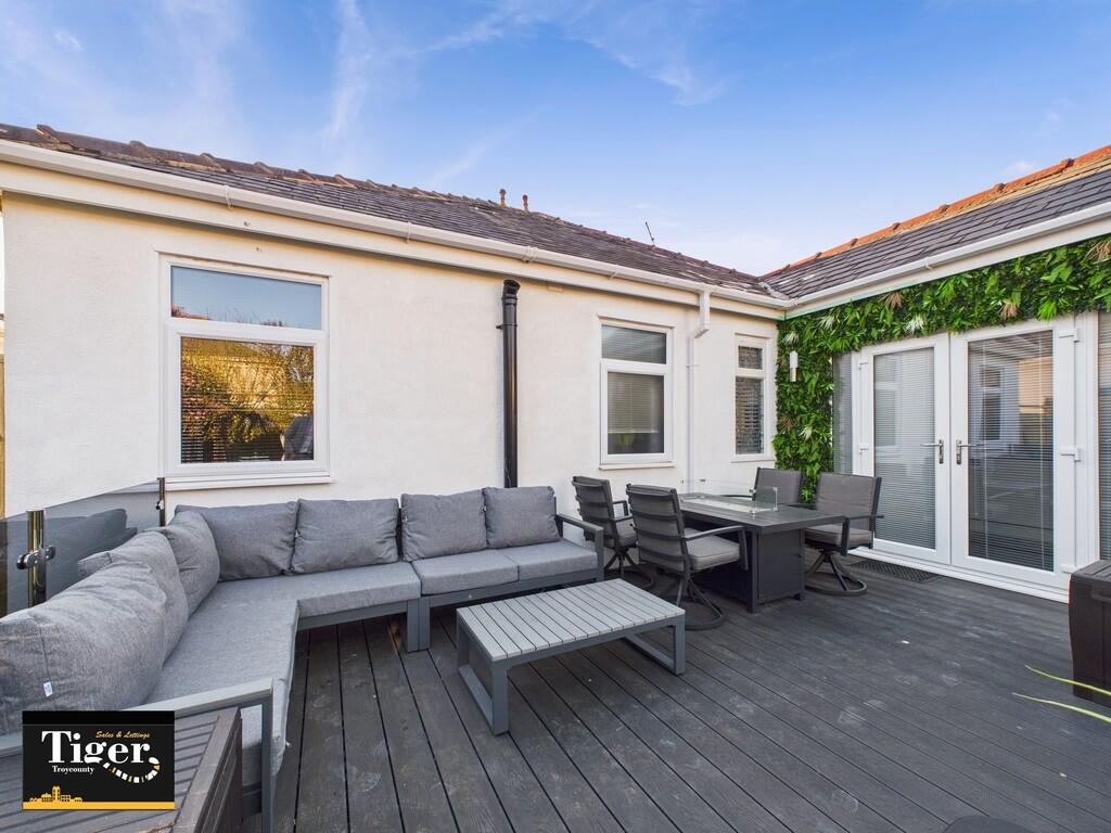 CAM02176G0-PR0514...