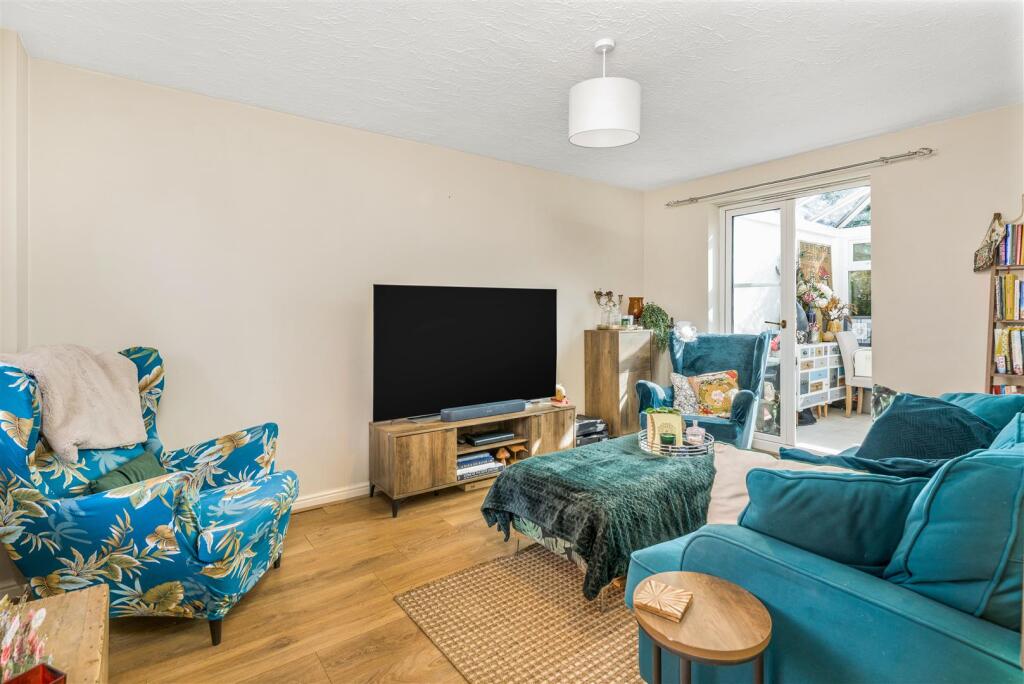 27 Lord Grandison Way, Banbury-6.jpg