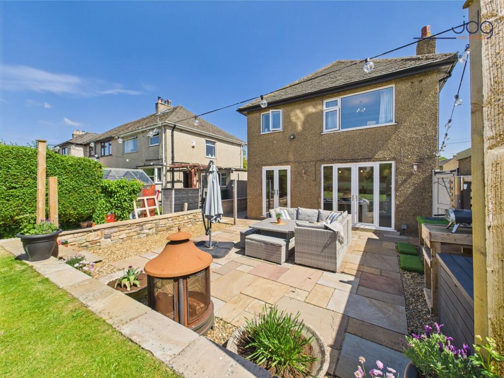 Landscaped rear garden with Indian stone patio