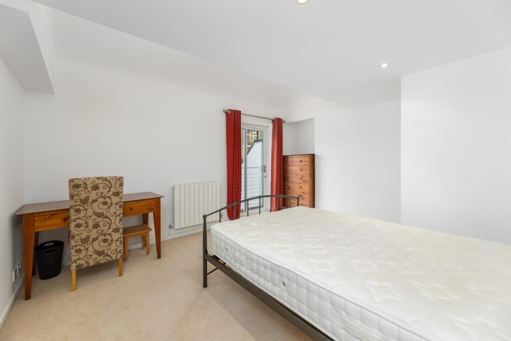 Curlew Street 26 ...