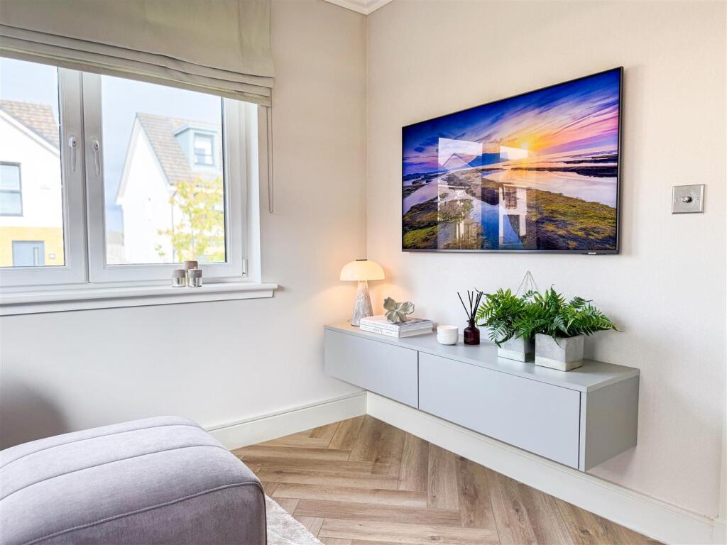 TV/Sitting Room