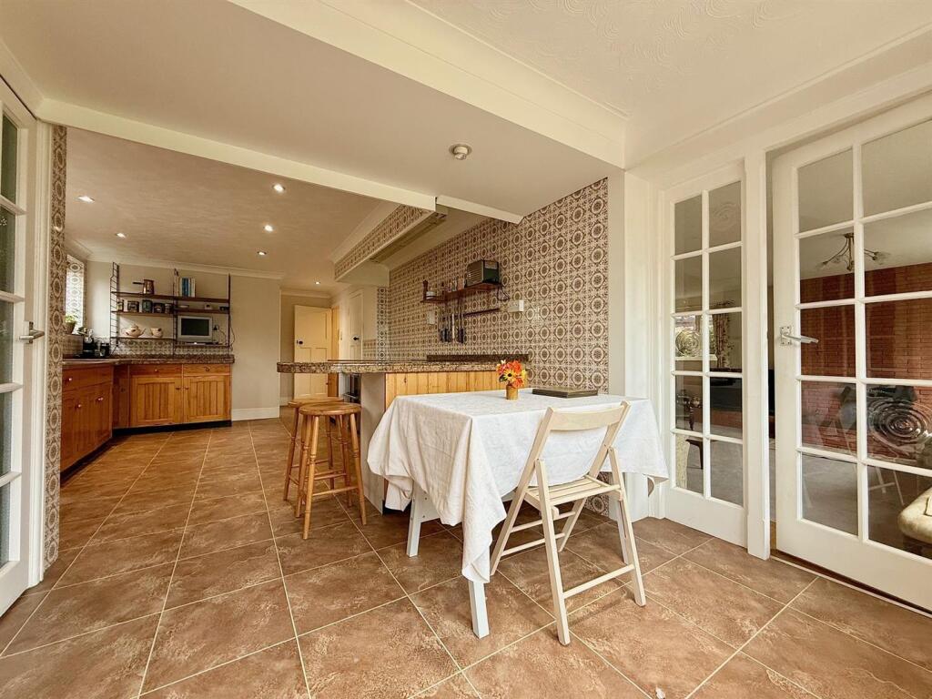 Kitchen/Breakfast Room