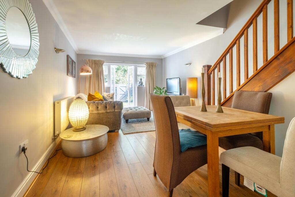 53 Cobb Close-11.JPG