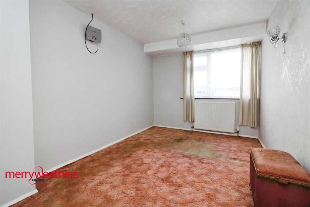 FRONT BEDROOM