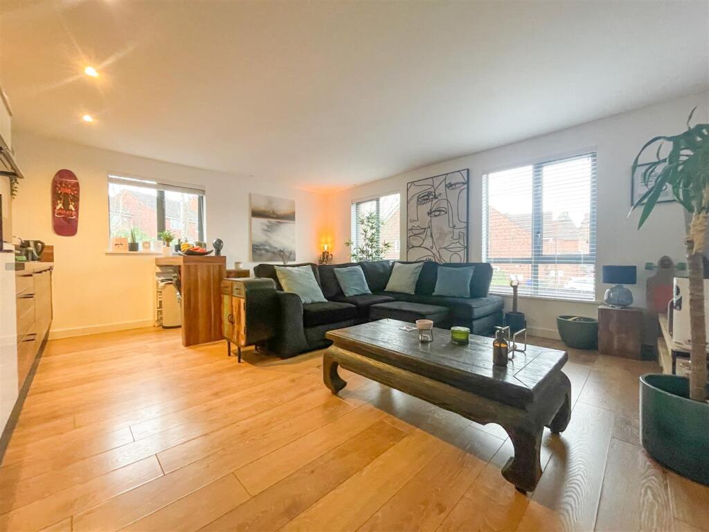 OPEN PLAN LOUNGE KITCHEN DINING ROOM