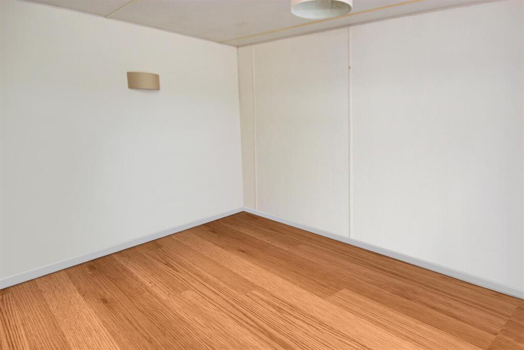 bed 2.JPG
