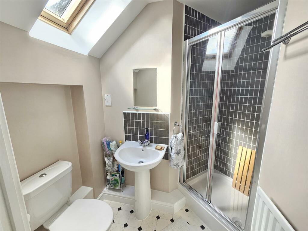 En Suite Shower.jpg