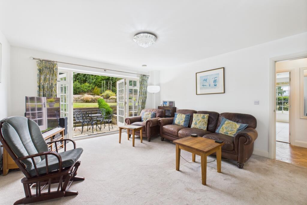 CAM03162G0-PR0285-STILL012