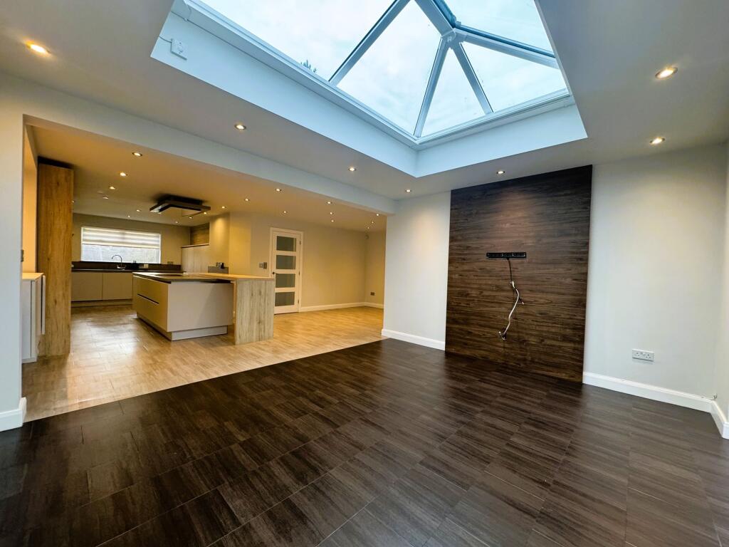 Open Plan Breakfast Kitchen &amp; Family Living Room