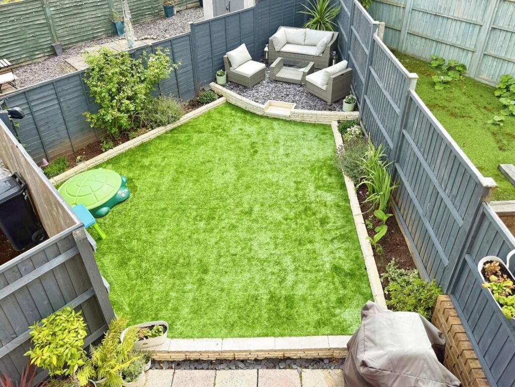 22 Coopers REAR GARDEN B.jpg