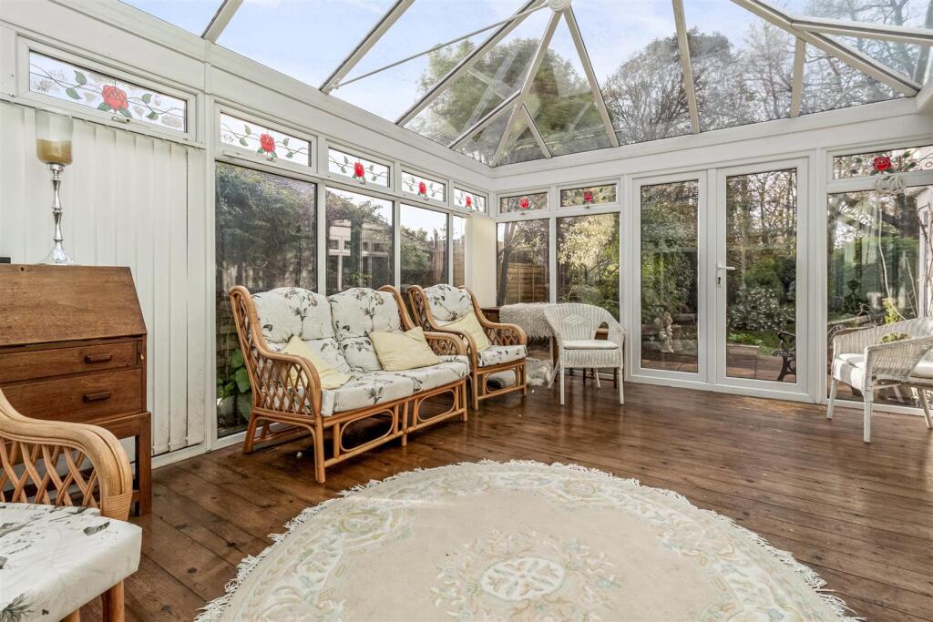 5 Parklands Ave New-019.JPG